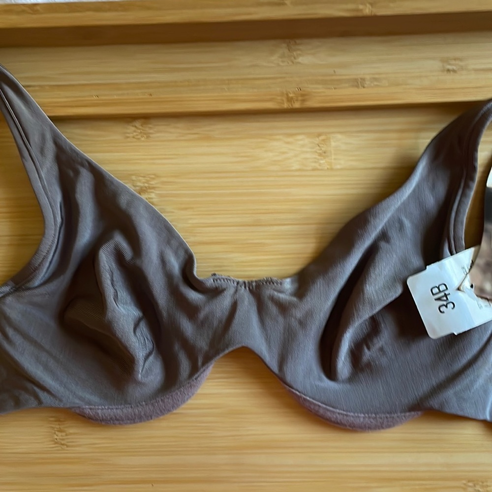 NWT Parisa underwire soft cup bra 34B